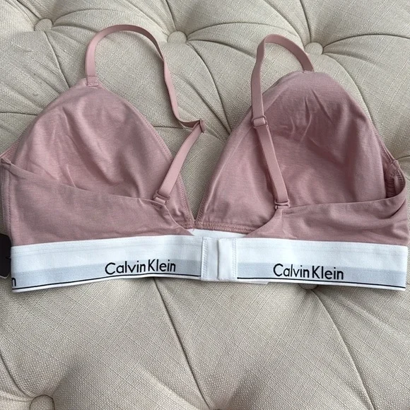NWT Calvin Klein Pink Bra with Adjustable Straps and Elastic Band - Picture 4 of 8
